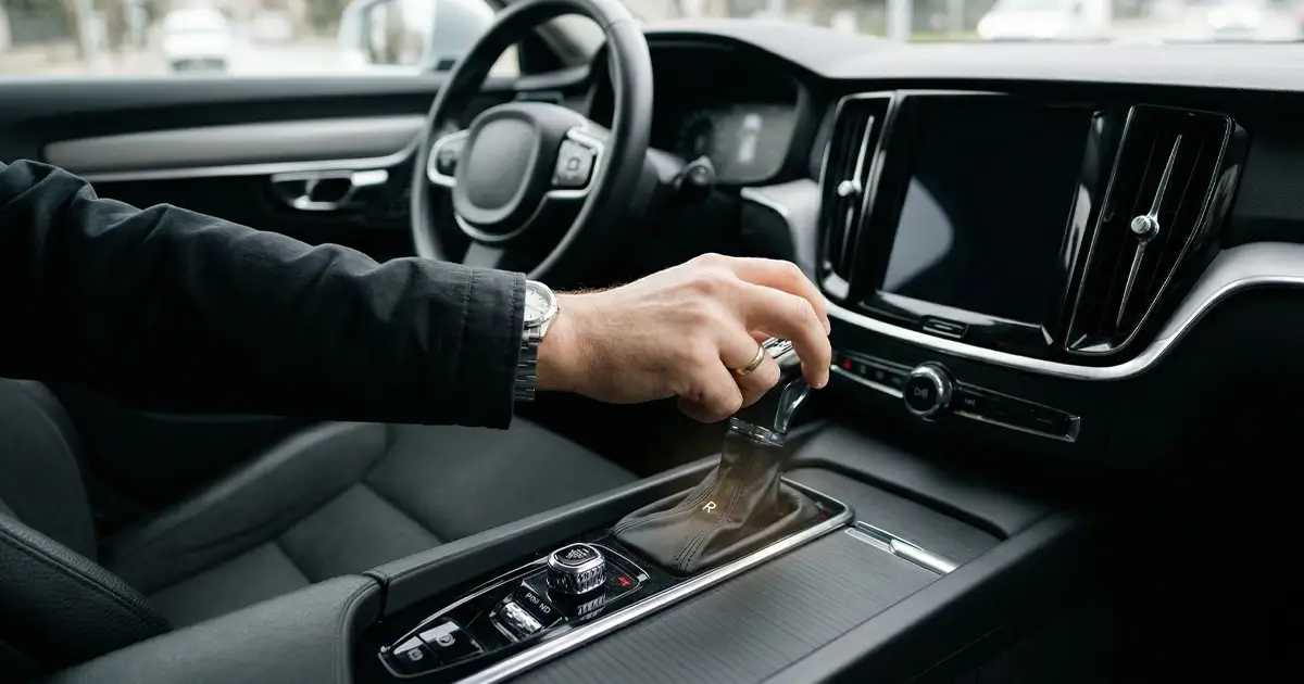 Araba Geri Vitese Geçmiyor mu? Nedenleri ve Çözümleri