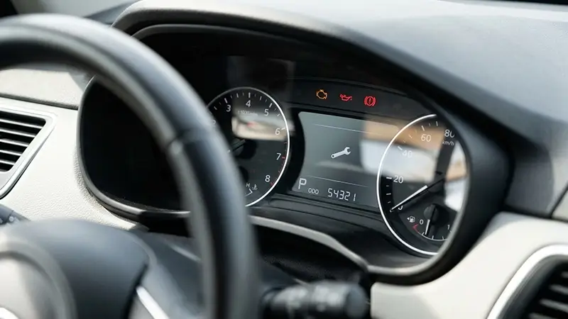 Fren Hidroliği Değişimi için Araç Gösterge Panelinde Kilometre Kontrolü ve Servis Uyarıları