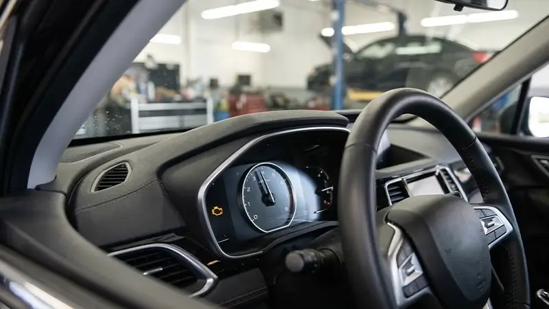 Motor arıza lambası ve düzensiz rölanti ile oksijen sensörü belirtileri