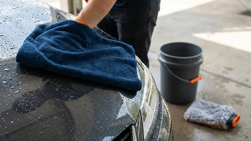 Seramik kaplama sonrası bakım yıkamasında nazik kurutma ve su lekesi kontrolü